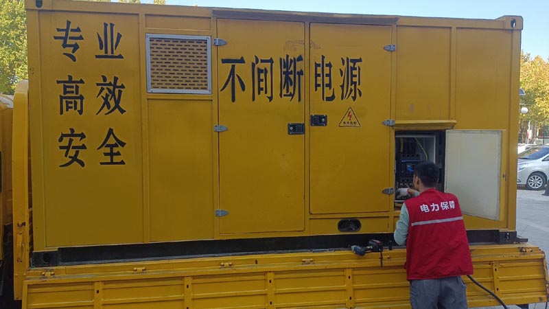 杜尔伯特柴油发电机组和UPS电源配合使用时，如何避免切换过程中的电力中断？